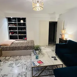 https://chez-john.fr-provencehotel.com